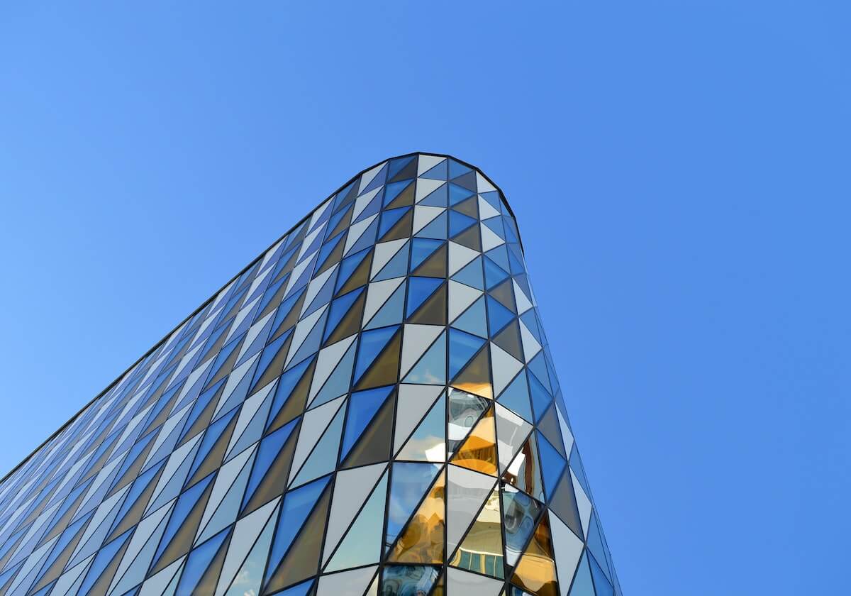 KT击败T1赛后，上单PerfecT面对镜头庆祝胜利