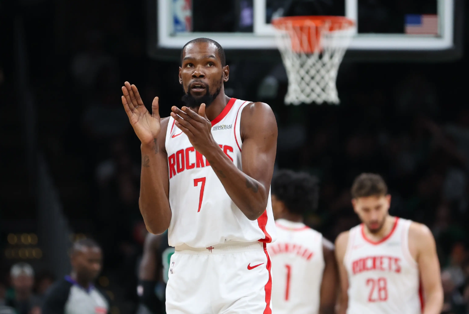 开云官方网站-绝杀误判！76人逆转火箭 裁判抢戏，杜兰特8失误，恩比德32+15+10